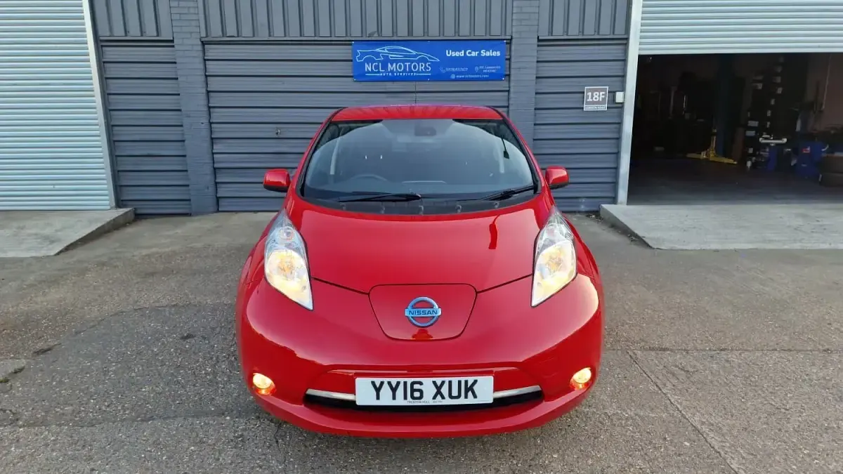 Used Nissan Leaf Acenta 30 kW (41 HP) 2016 Red Hatchback