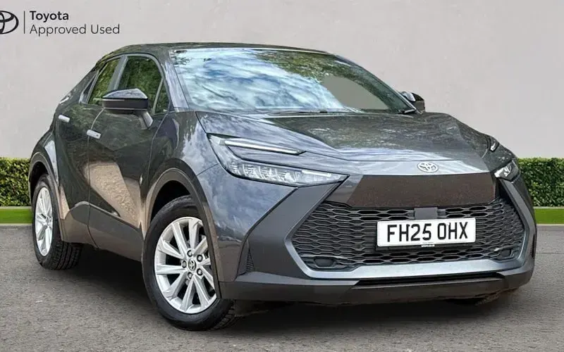 Used Toyota C-HR 140 HP (102 kW) 2025 SUV