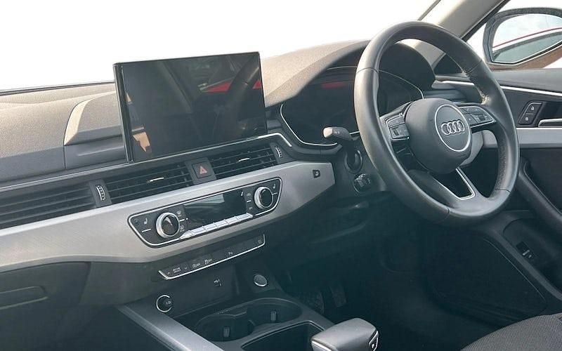 Usado Audi A4 Comfort 150 HP (110 kW) 2022 Vermelho Carrinha
