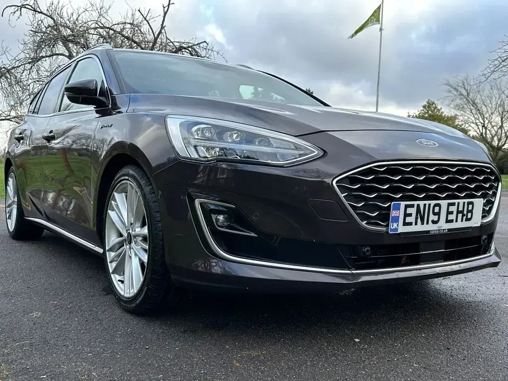 Usado Ford Focus Vignale 182 HP (133 kW) 2019 Roxo Carrinha