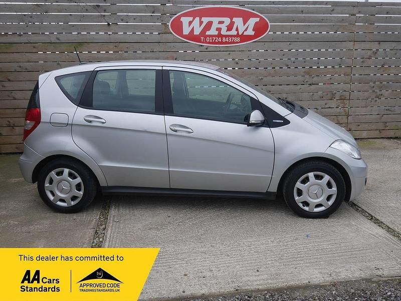 Begagnad Mercedes A160 Classic 95 HK (69 kW) 2012 Silver Halvkombi