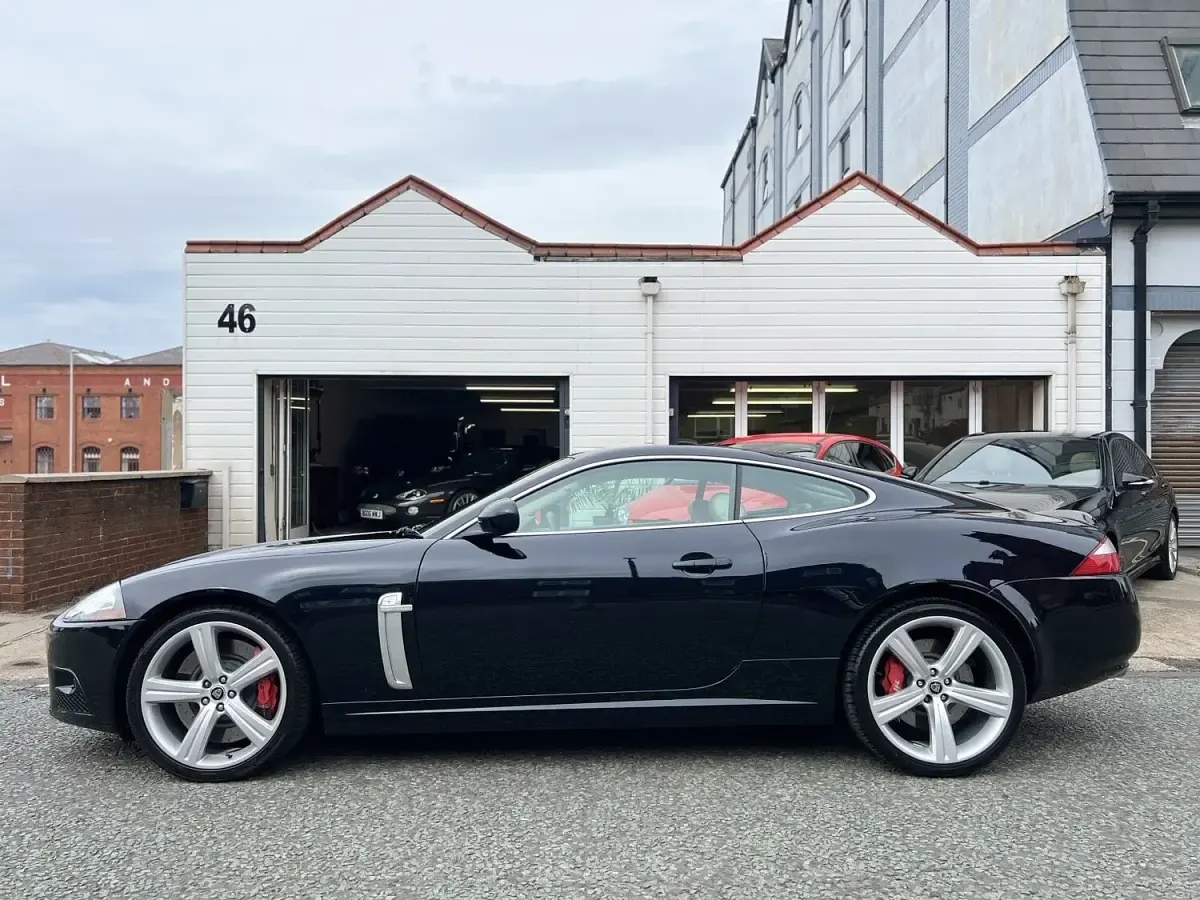 Used Jaguar XKR Supercharged 420 HP (308 kW) 2007 Black Coupe