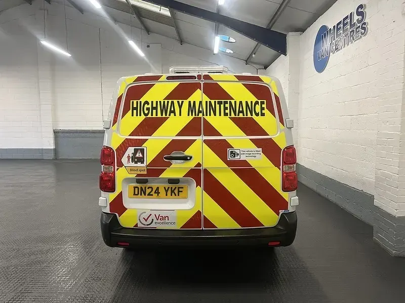 Used Vauxhall Vivaro 150 HP (110 kW) 2024 White MPV