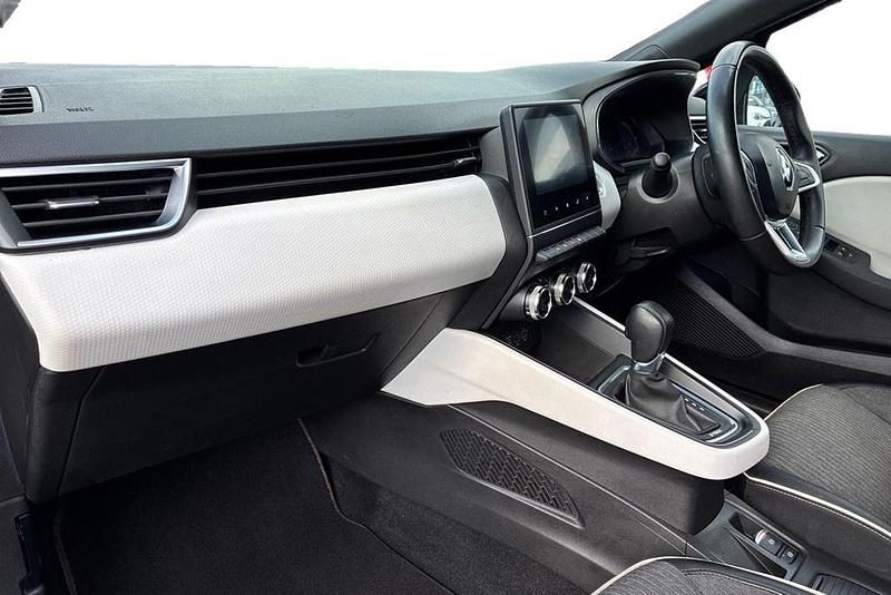 Used Renault Clio V Version S 138 HP (101 kW) 2022 Black Hatchback