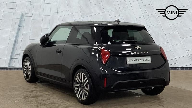 Usado Mini Cooper Hatch 113 kW (154 HP) 2025 Preto Citadino