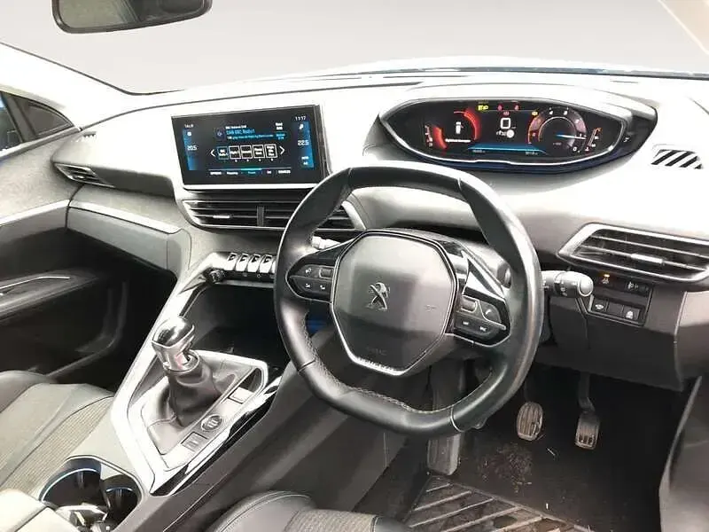 Used Peugeot 3008 Allure Premium 131 HP (96 kW) 2021 Blue SUV