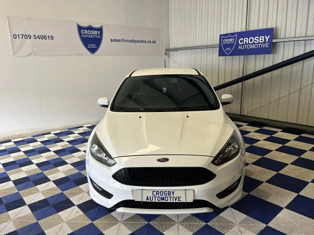 Used Ford Focus ST-Line 140 HP (102 kW) 2018 White Hatchback