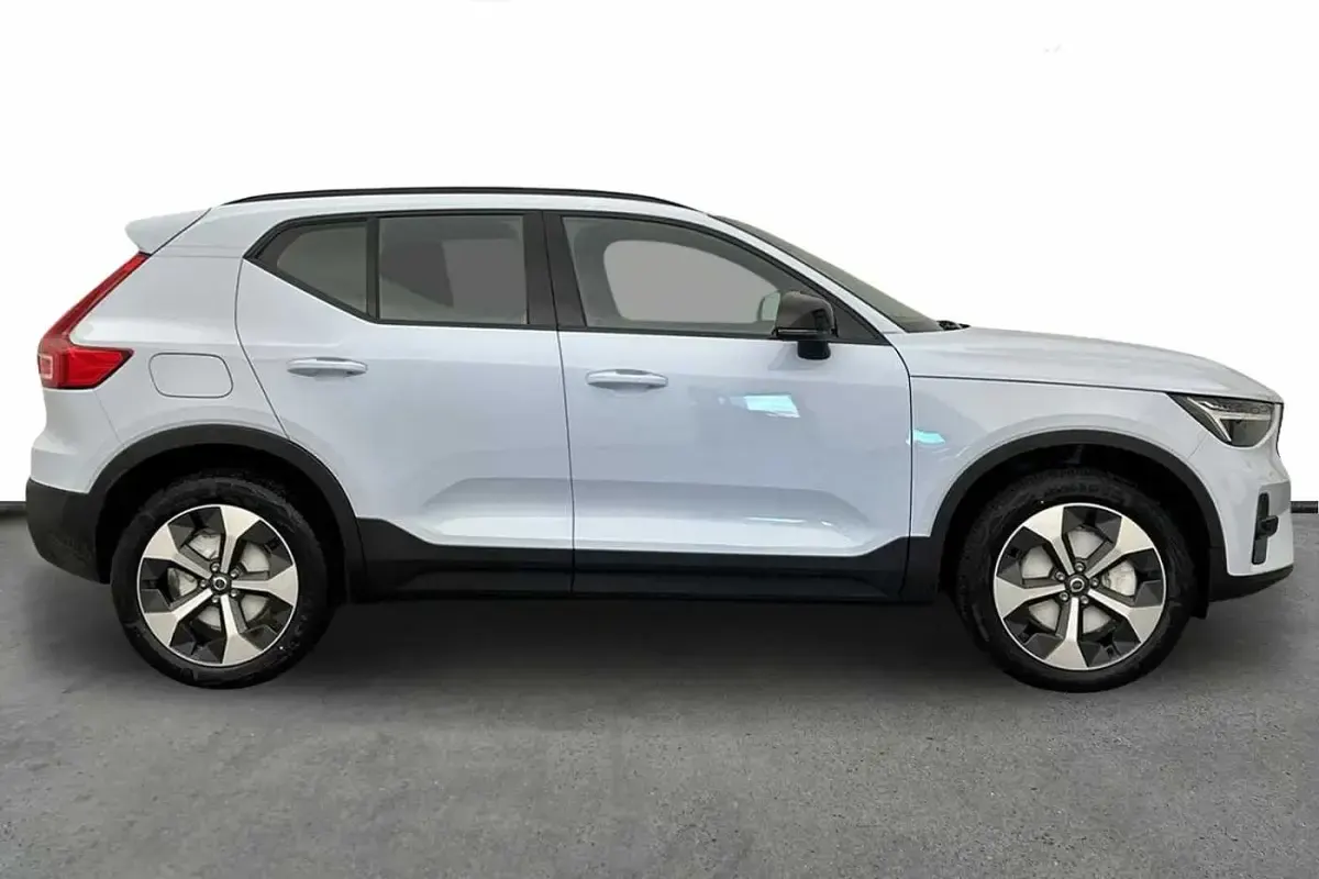 Used Volvo XC40 Plus 194 HP (142 kW) 2025 Blue SUV