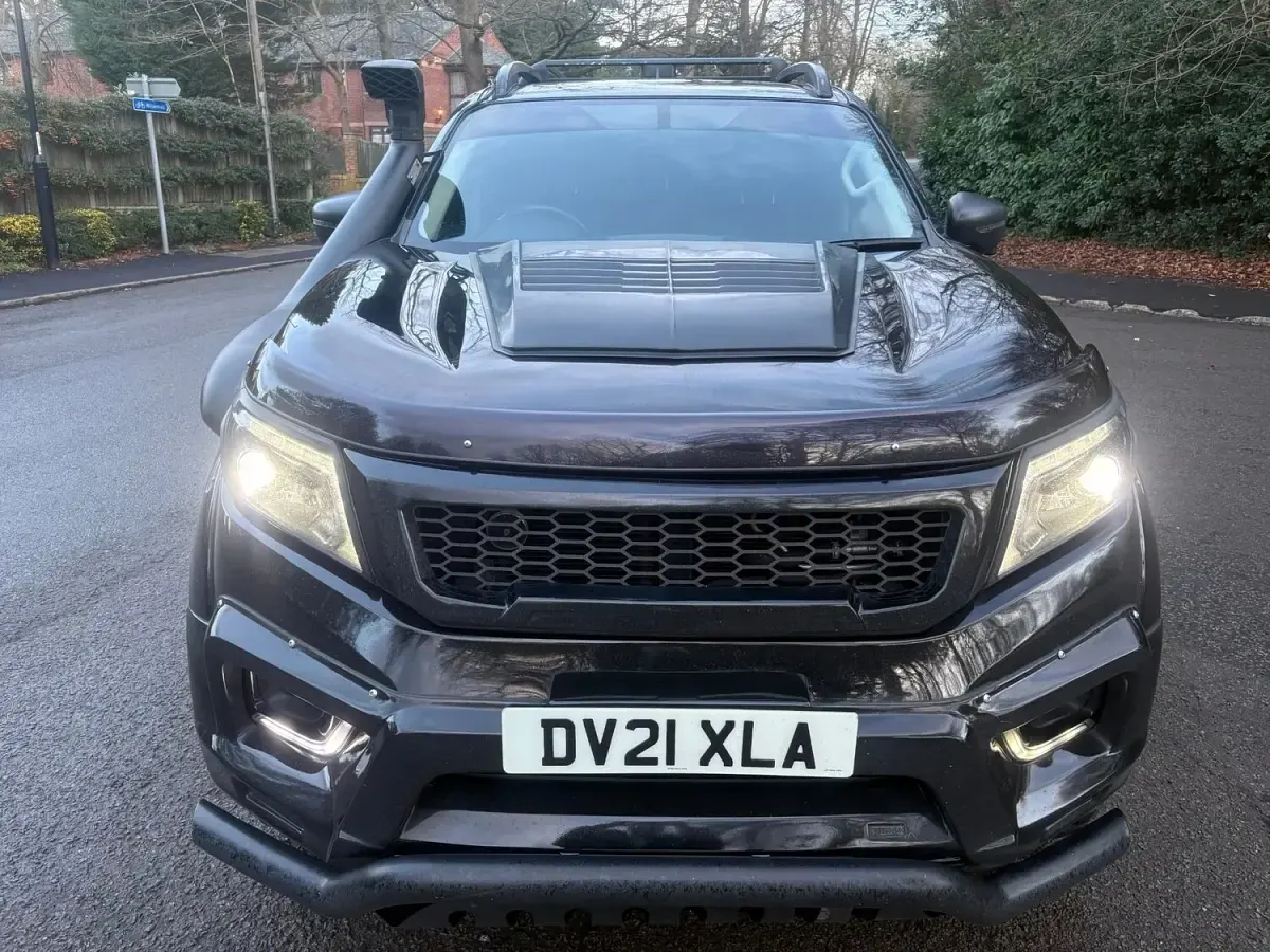 Used Nissan Navara Tekna 190 HP (139 kW) 2021 Black Pickup