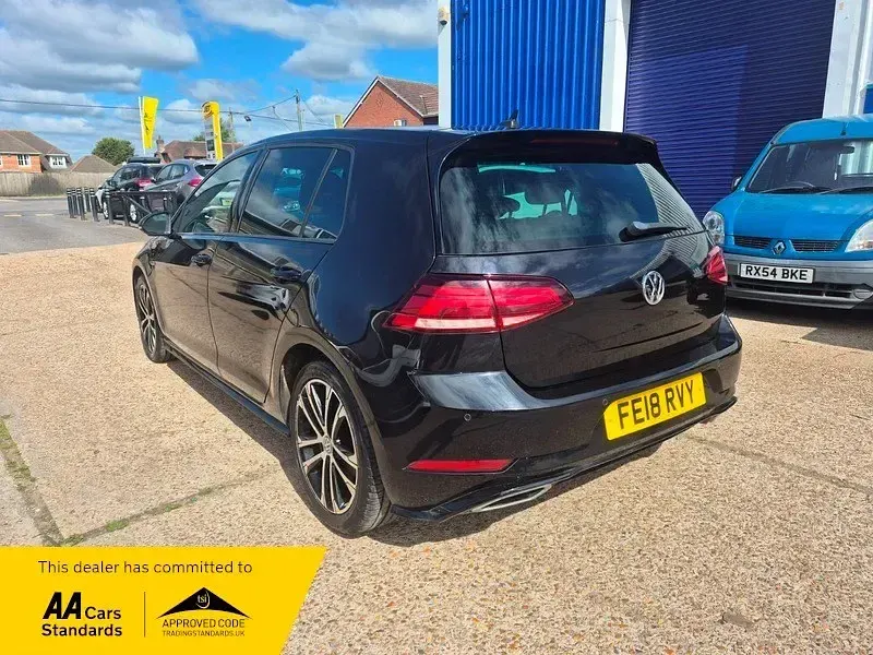 Second-hand VW Golf VII R-line 150 CP (110 kW) 2018 Negru Hatchback