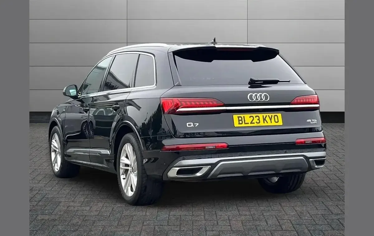 Used Audi Q7 S-Line 228 HP (167 kW) 2023 Black SUV