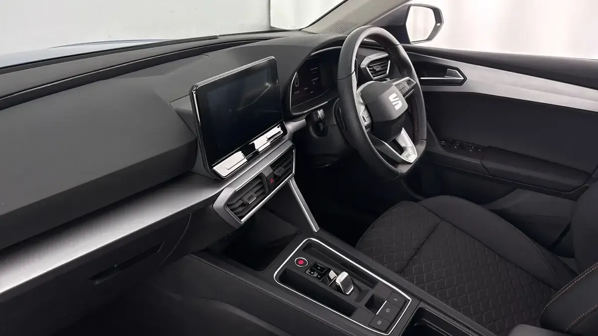 Used Seat Leon FR 110 HP (80 kW) 2025 Sapphire blue Estate