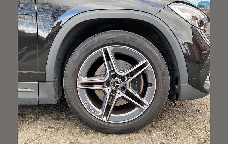 Used Mercedes GLA200 Executive 163 HP (119 kW) 2022 Black SUV