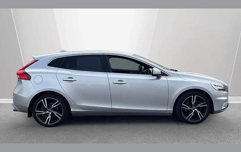 Used Volvo V40 R-Design 150 HP (110 kW) 2019 Silver Hatchback