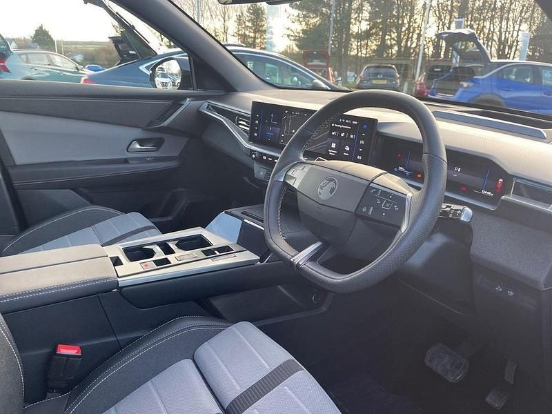 Second-hand Vauxhall Grandland Ultimate 154 kW (210 CP) 2024 Albastru SUV