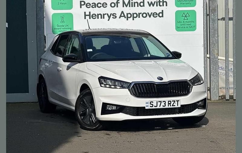 Used Skoda Fabia Colour Edition 79 HP (58 kW) 2023 Candy white body / black magic pearl effect roof Hatchback