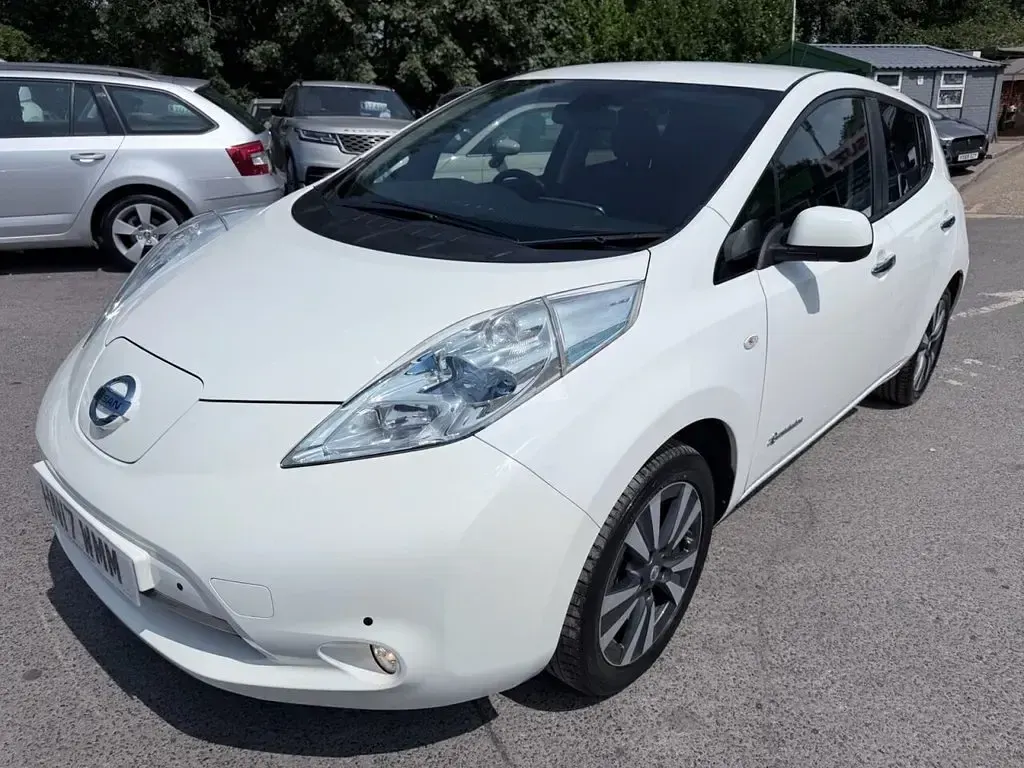Used Nissan Leaf Tekna 80 kW (109 HP) 2017 White Hatchback