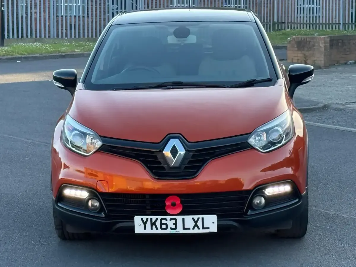 Used Renault Captur Dynamique 90 HP (66 kW) 2013 Orange/black SUV