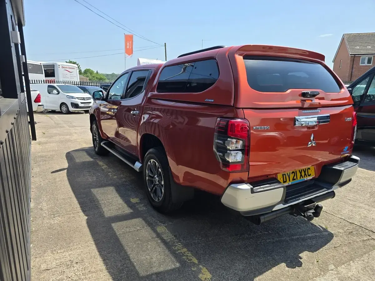 Used Mitsubishi L200 181 HP (133 kW) 2021 Orange Pickup