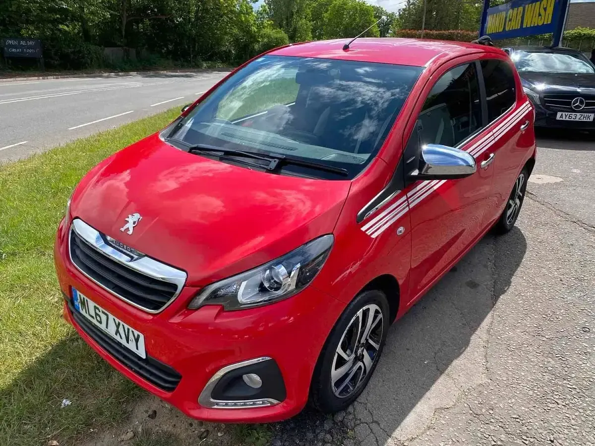Used Peugeot 108 Collection 82 HP (60 kW) 2017 Red Hatchback