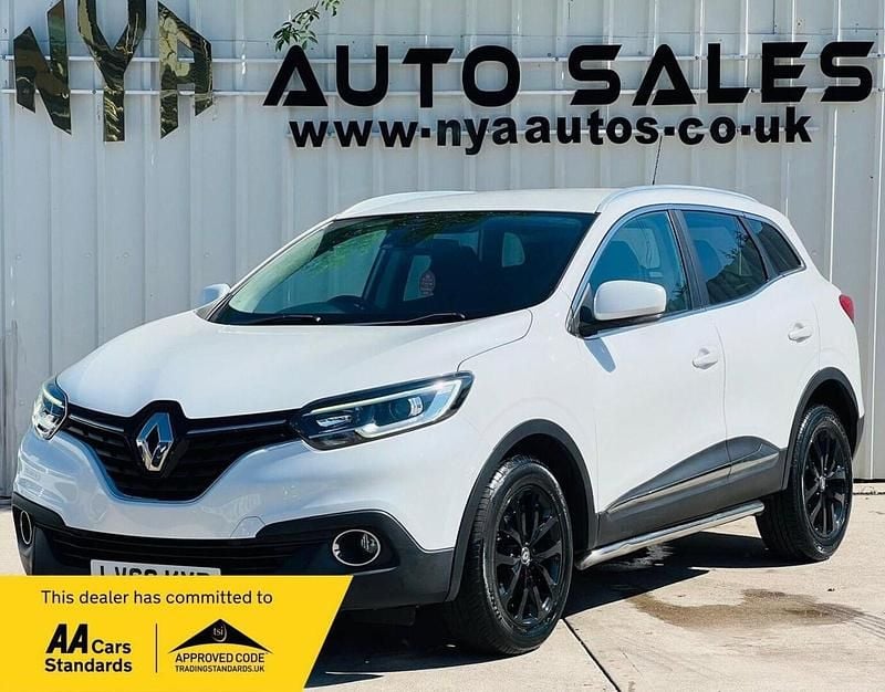 White Used 2016 Renault Kadjar Dynamique SUV | £8,399 (Fair price) - Image 1/4