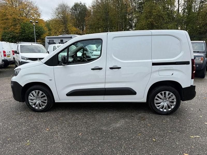 Used Peugeot Partner Premium 2022 White MPV
