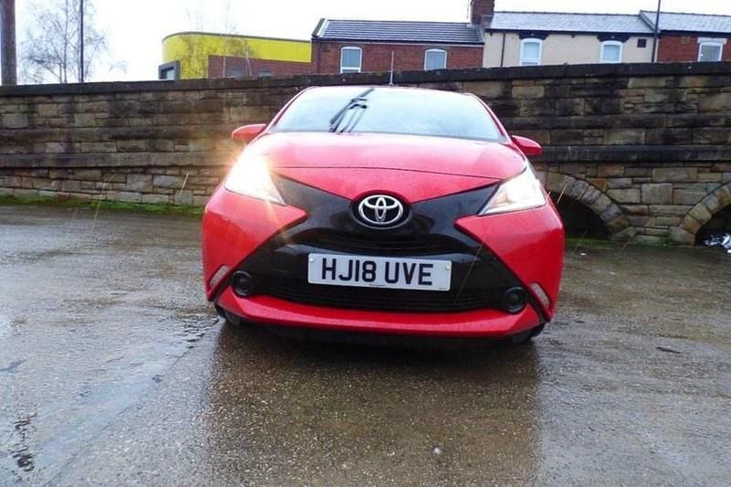 Used Toyota Aygo X-play 2018 Red Hatchback