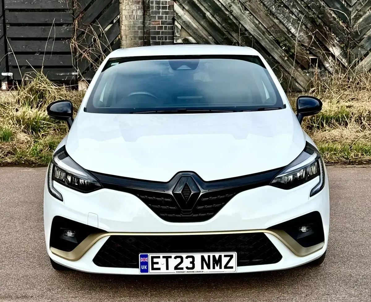 Used Renault Clio V Engineered 2023 White Hatchback