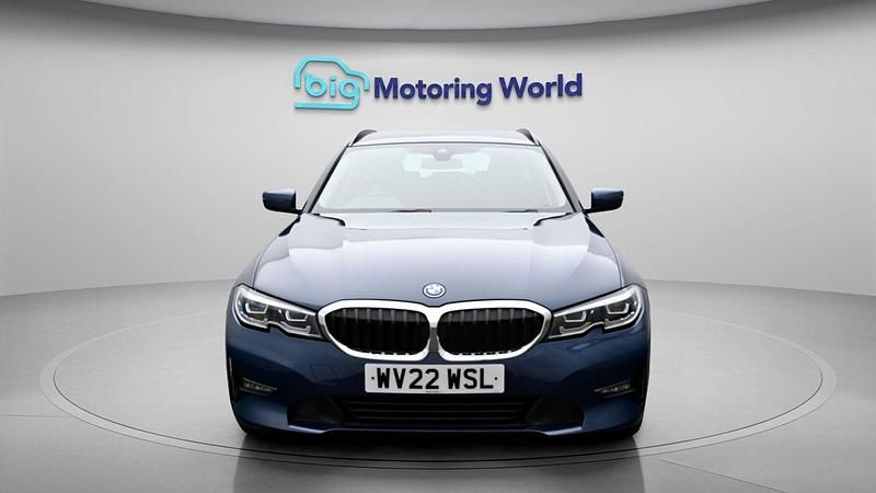 Used BMW 330e 288 HP (211 kW) 2022 Blue Estate