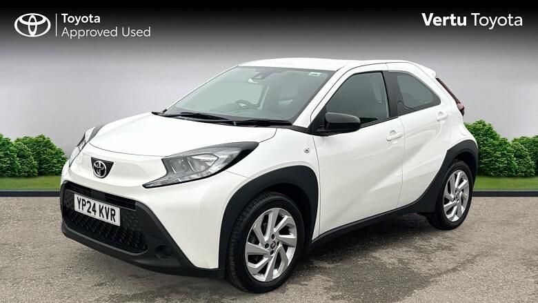 Used Toyota Aygo X PURE 72 HP (52 kW) 2024 White SUV