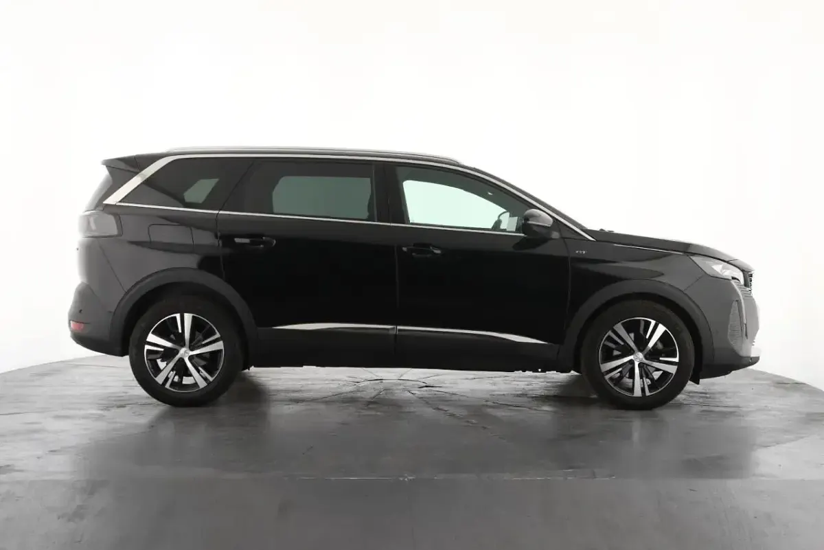 Usado Peugeot 5008 GT 129 HP (94 kW) 2023 Preto SUV