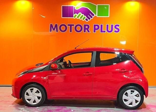 Used Toyota Aygo X-play 68 HP (50 kW) 2018 Red Hatchback