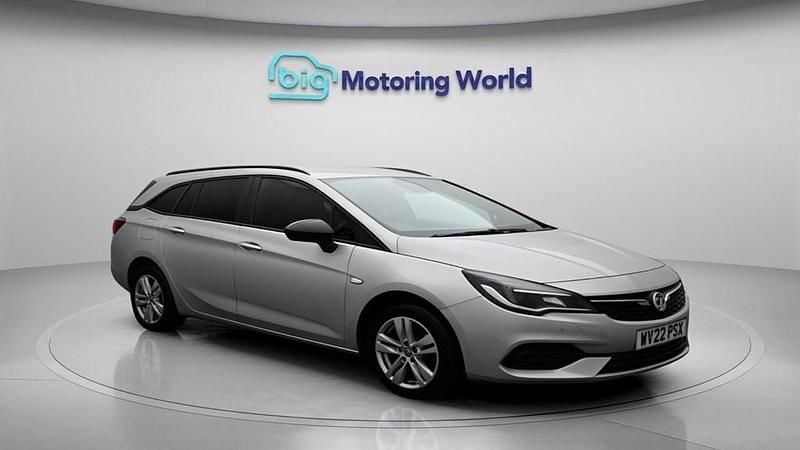 Used Vauxhall Astra Business Edition 130 HP (95 kW) 2022 Silver Estate