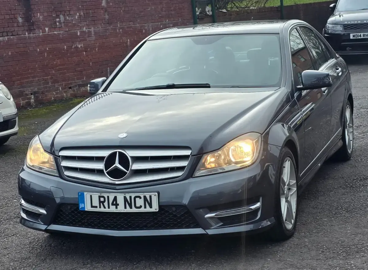 Usado Mercedes C220 AMG 2014 Gris Berlina