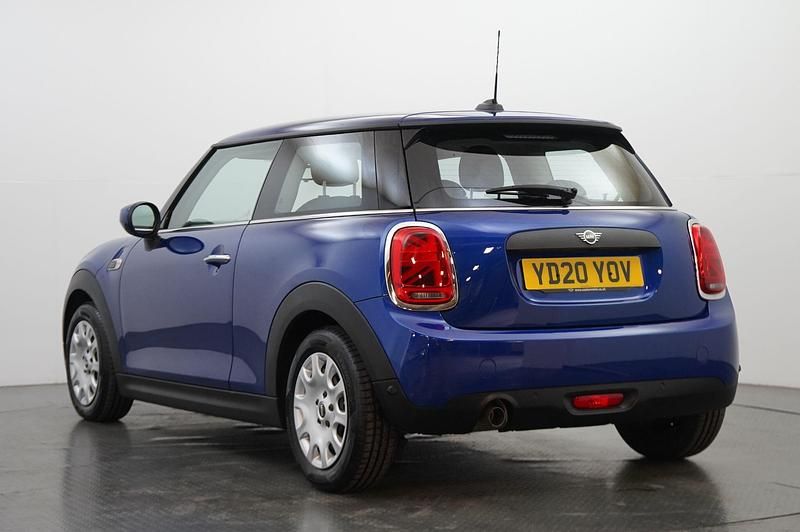 Usado Mini ONE Classic 102 CV (75 kW) 2020 Azul Utilitario