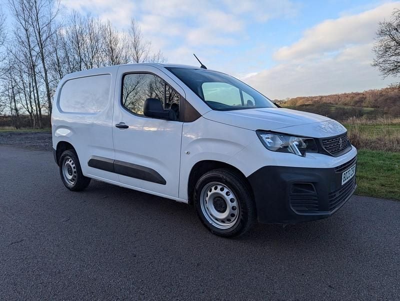 White Used 2023 Peugeot Partner Premium MPV | £9,250 (Good price) - Image 1/4
