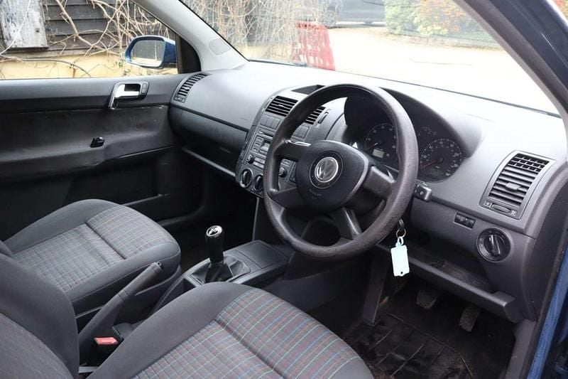 Used VW Polo S 64 HP (47 kW) 2006 Blue Hatchback