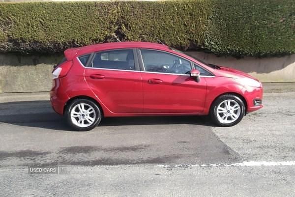 Used Ford Fiesta Zetec 82 HP (60 kW) 2016 Red Hatchback
