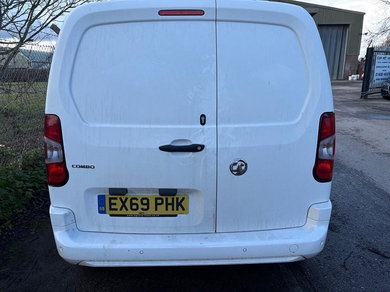 Used Vauxhall Combo Sportive 100 HP (73 kW) 2020 White MPV