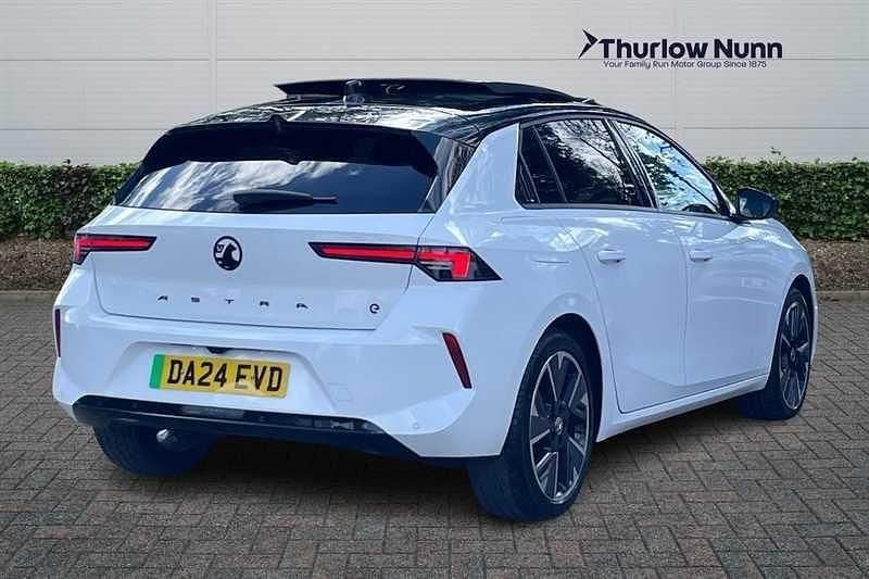 Second-hand Vauxhall Astra Ultimate 114 kW (156 CP) 2024 Alb Hatchback