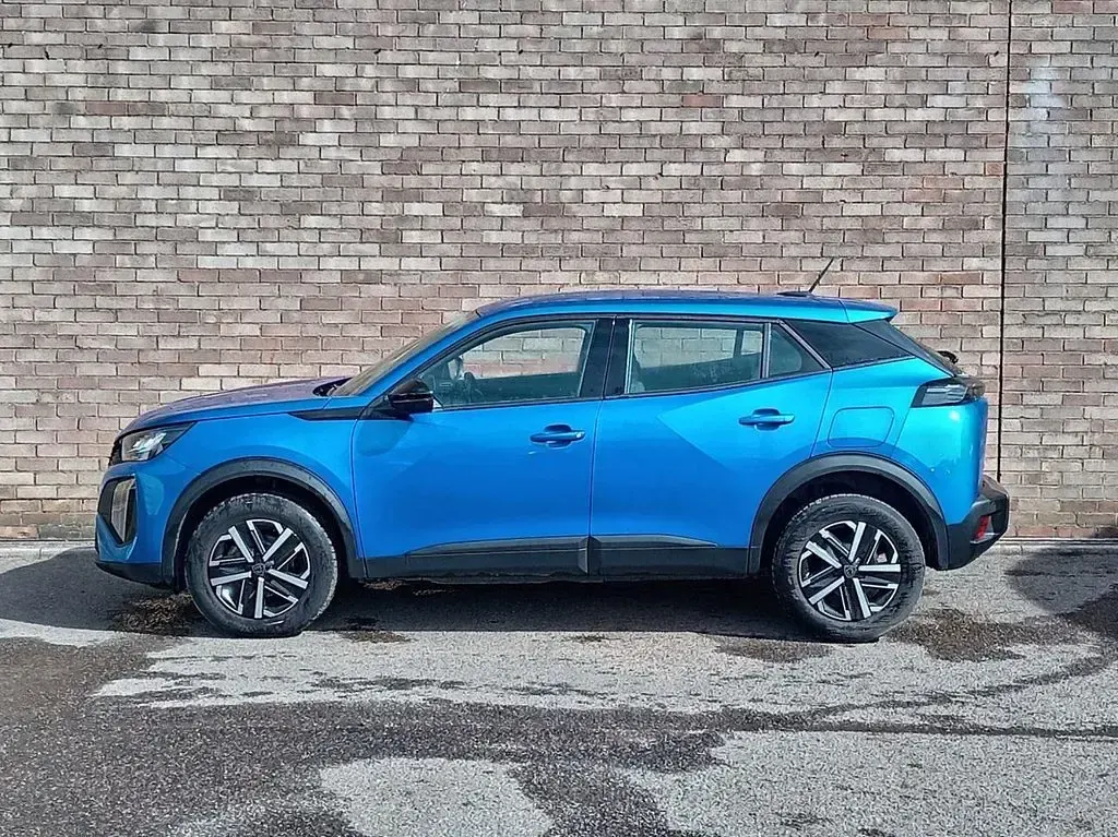 Used Peugeot 2008 Active 100 HP (73 kW) 2023 Blue SUV