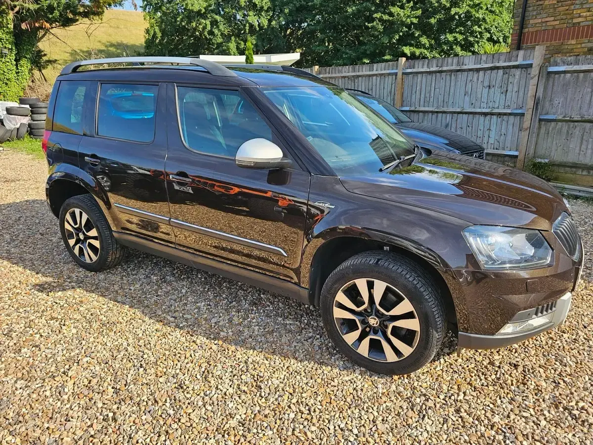 Used Skoda Yeti LAURIN & KLEMENT 150 HP (110 kW) 2016 Brown SUV