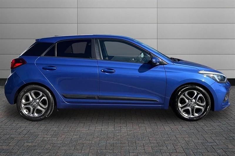 Used Hyundai i20 Premium 100 HP (73 kW) 2019 Blue Hatchback