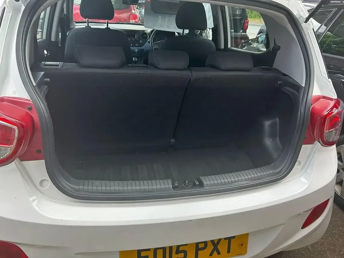 Used Hyundai i10 Premium 67 HP (49 kW) 2015 White Hatchback