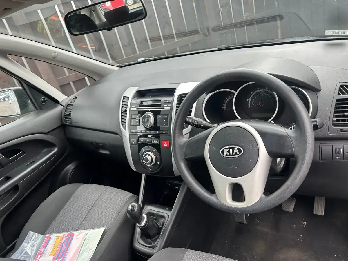 Used Kia Venga 89 HP (65 kW) 2010 Silver Hatchback