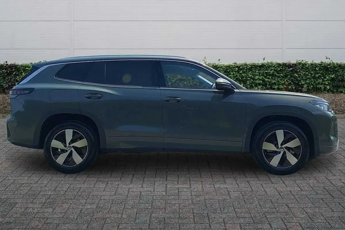 New VW Tayron Match 150 HP (110 kW) 2026 Cipressino green SUV