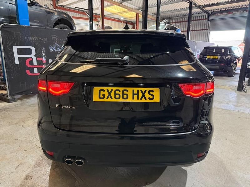 Second-hand Jaguar F-Pace R-Sport 180 CP (132 kW) 2016 Negru SUV