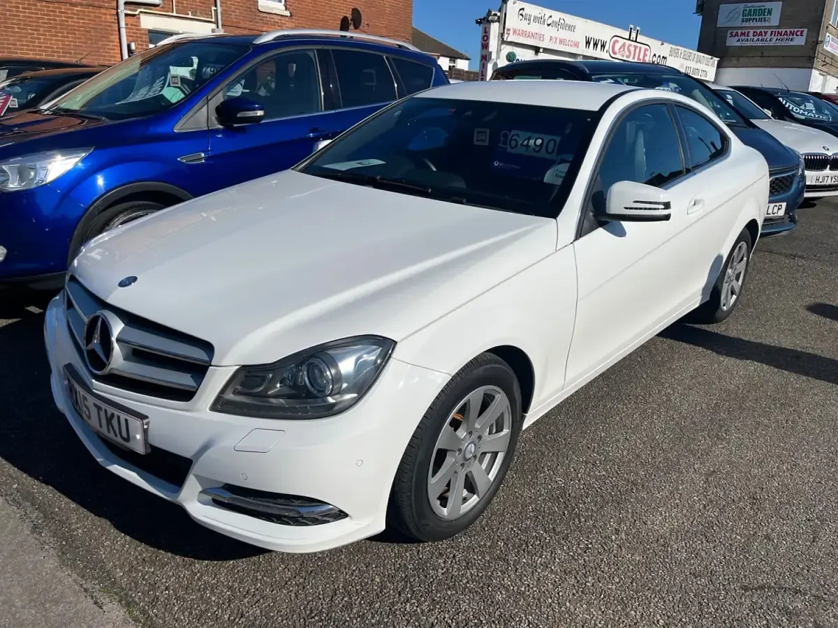 Używany Mercedes C220 Executive 170 KM (125 kW) 2015 Biały Coupe