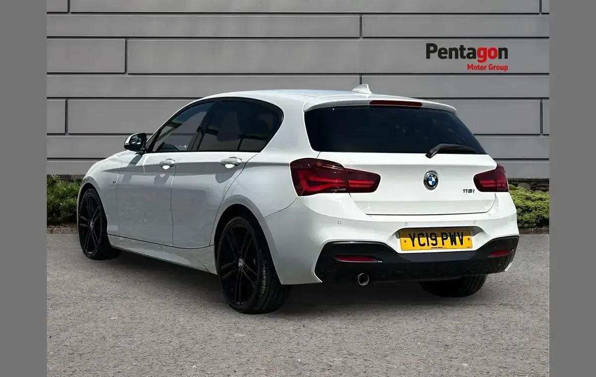 Used BMW 118 Efficient Dynamics 134 HP (98 kW) 2019 White Hatchback