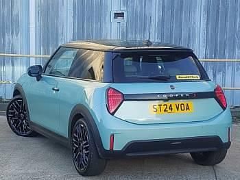 Used Mini Cooper Exclusive 204 HP (150 kW) 2024 Green Hatchback